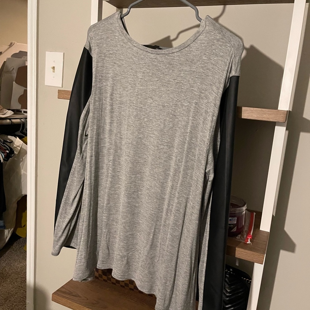 BCBG TOP - Picture 3 of 5